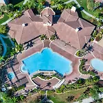 Is2-310 - New Listing - Near All Major Attractions