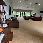 Lovely 1 Bedroom Condo With Pool