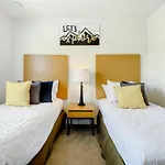 Luxury Townhome Near Disney W/ Resort Amenities