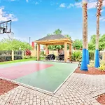 Modern Suite With 2 Queen Beds - Near Disney