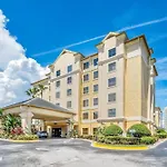 Spacious Queen Suite Near Universal Pool & Hot Tub
