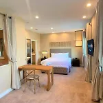 Accessibility Certified Stunning Villa W4 Bd