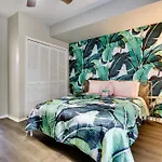 Orlando Golden Girls Retreat Prime Location!
