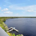 Disney Dream Condo & Lake View Awaits!