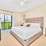 Spacious 2Br Condo With Pool & Hot Tub, Near Disney!
