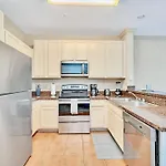 Spacious 2Br Condo With Pool & Hot Tub, Near Disney!