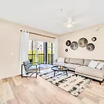 Bright Condo - 2Br With Pool & Hot Tub, Near Disney!
