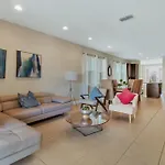 7617-8-Bl-Upscale High-End Vacation Home For 30