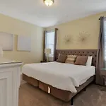 7617-8-Bl-Upscale High-End Vacation Home For 30