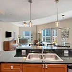 Beautiful Downtown Condo 1 Bed 1 Bath