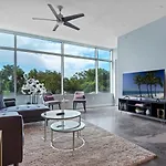 Luxurious 2 Beds 2 Baths Downtown Apartment