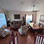 Luxury Apartment With Lake View