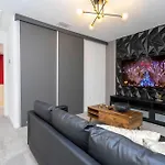 Luxury 3 Bed Home Up To 8 Guests- The Hub - 3236 Tt