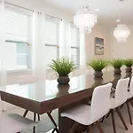 Stylish Sleek 9 Bdrm Home With Full Kitchen At Encore