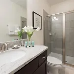 Stylish Sleek 9 Bdrm Home With Full Kitchen At Encore