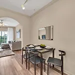 Bright Condo - 2Br With Pool & Hot Tub, Near Disney!