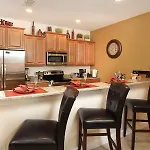 Beautiful 4 Bed 3 Bath Town Home With Splash Pool