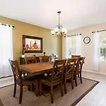 Spacious Vacation Home With Pool Tw2825