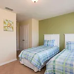 Spacious Vacation Home With Pool Tw2825