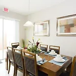 Cozy Townhome With Garage Next To Parks Cb3163