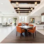Amazing Townhome With Summer Kitchen Su2668
