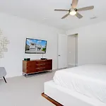 9 Bedroom Vacation Home With Pool