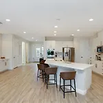 11 Bedroom Vacation Home With Pool