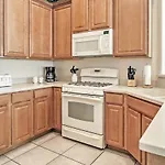 Kissimmee Getaway With Lanai, 4 Mi To Disney World!