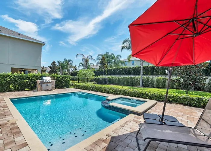 6 Bedroom Vacation Home With Pool