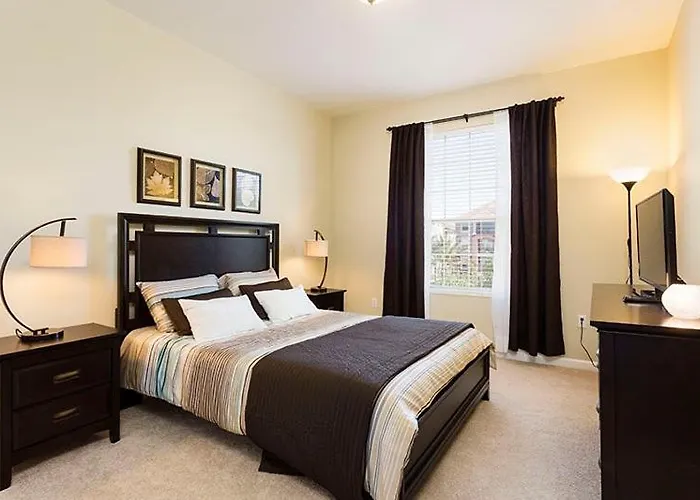 3Br 2Bath Condo Balcony 5Min Conv Center 1410Ft