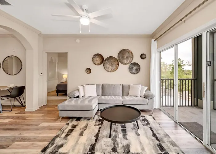 Bright & Airy 2Br Condo, Near Disney!