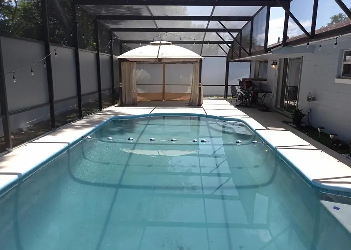 Renovated Pool Home With Game Room, Just 8 Miles To Disney And Universal!!!
