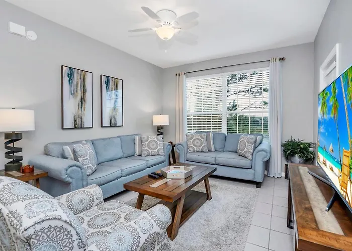 Updated Lakeview Condo, Minutes From Disney