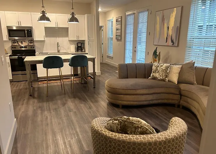 New Apt Close To Universal .