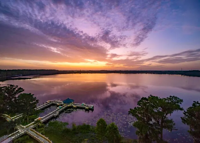 Balcony King Suite - Lake & Pool View