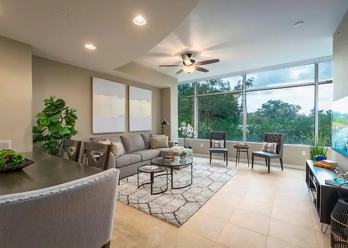 Stunning & Luxurious 2Bed 2Bath Open Floor Plan
