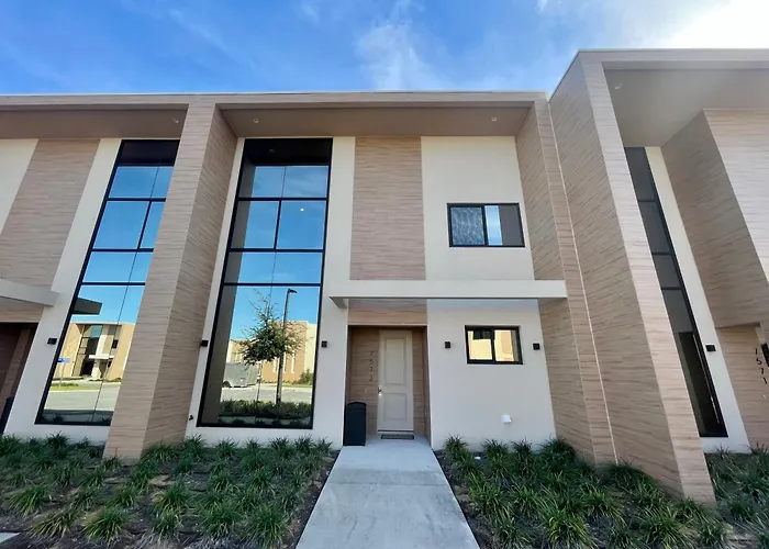 Luxury Home 7 Min Disney 3 Bedroom - Hot Tub