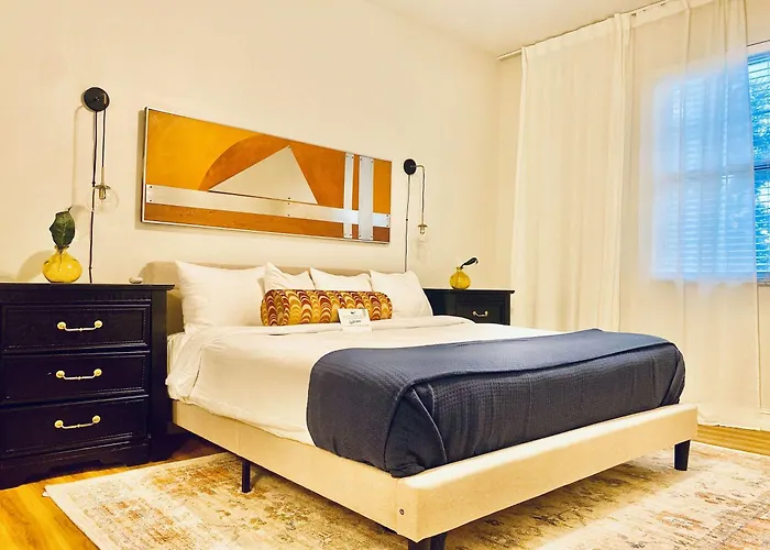 Banana Leaf Villa-Vintage Vibes- King Suite