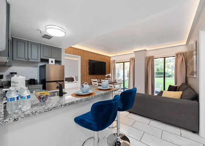 2 Suites Ground Floor Apartment Near Inter. Dr