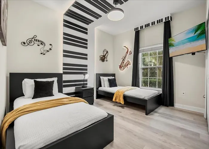 5 Bedrooms - 4 Bathrooms - Storey Lake 3101 Pp