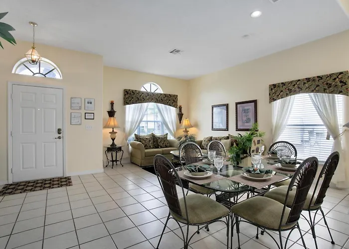Tropical And Peaceful, This 5 Bed With Pool & Spa