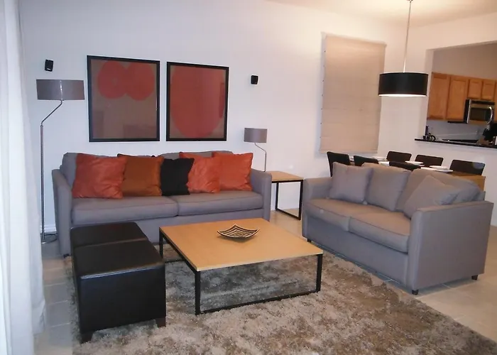 Four Bedroom Townhouse In Regal Oaks At Old Town