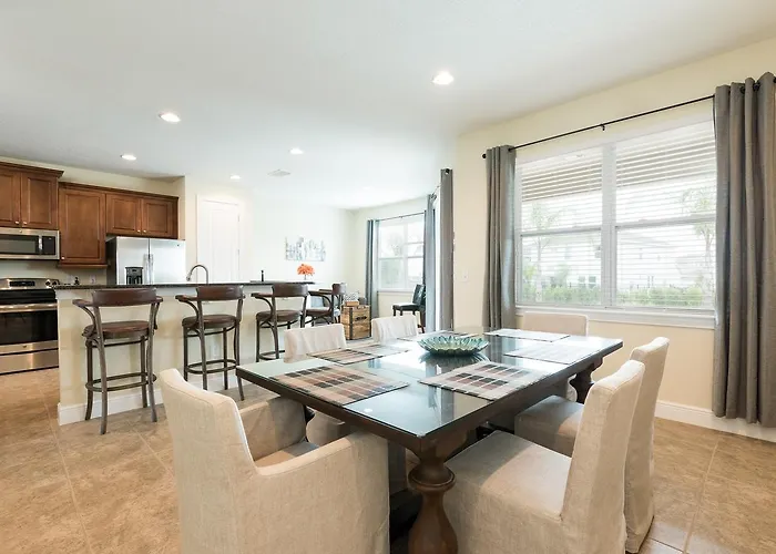 Wilmington Loop 6 Bedroom Luxury Villa With Pool And Spa