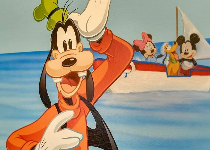 Disney Backstage Villa - Stay In This Popular 4 Bed Pool Home That\'S Very Close To Disney