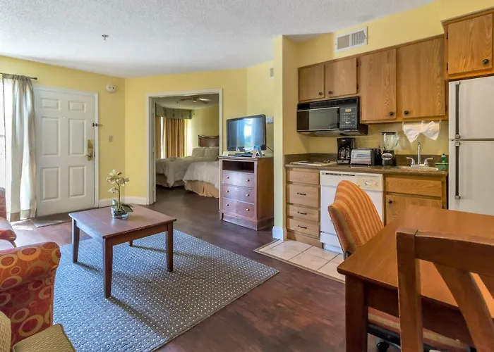 Studio With Double Bed And Community Pool Miles From Disney!