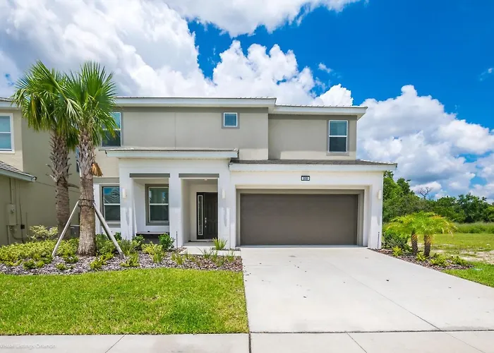 Spacious And Modern 8 Bedroom 5 Bathroom Villa