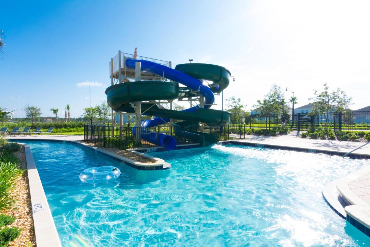 Adorable 4 Bedrooms With Pool At Storey Holiday home