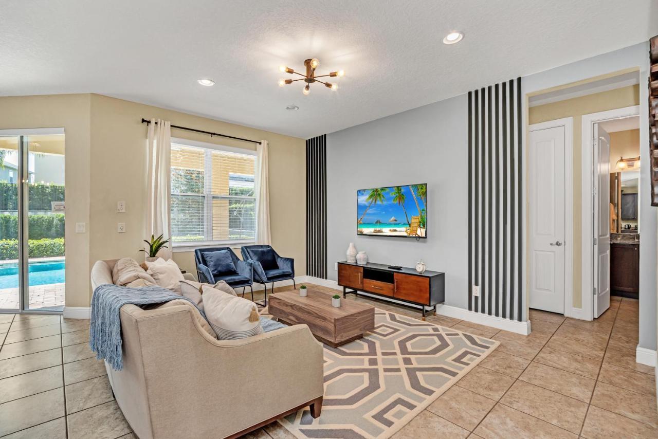 6 Bedroom Vacation With Pool * Orlando