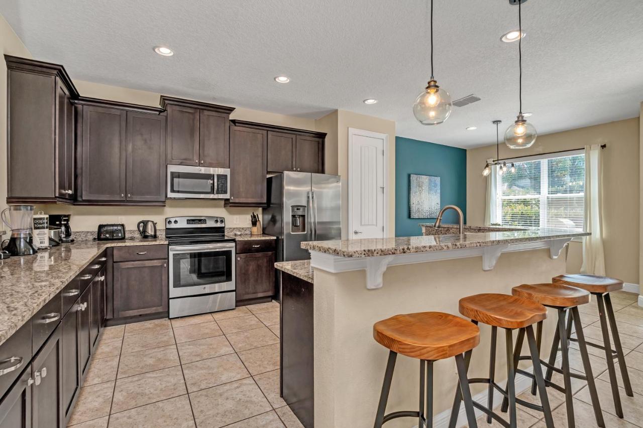 6 Bedroom Vacation With Pool * Orlando