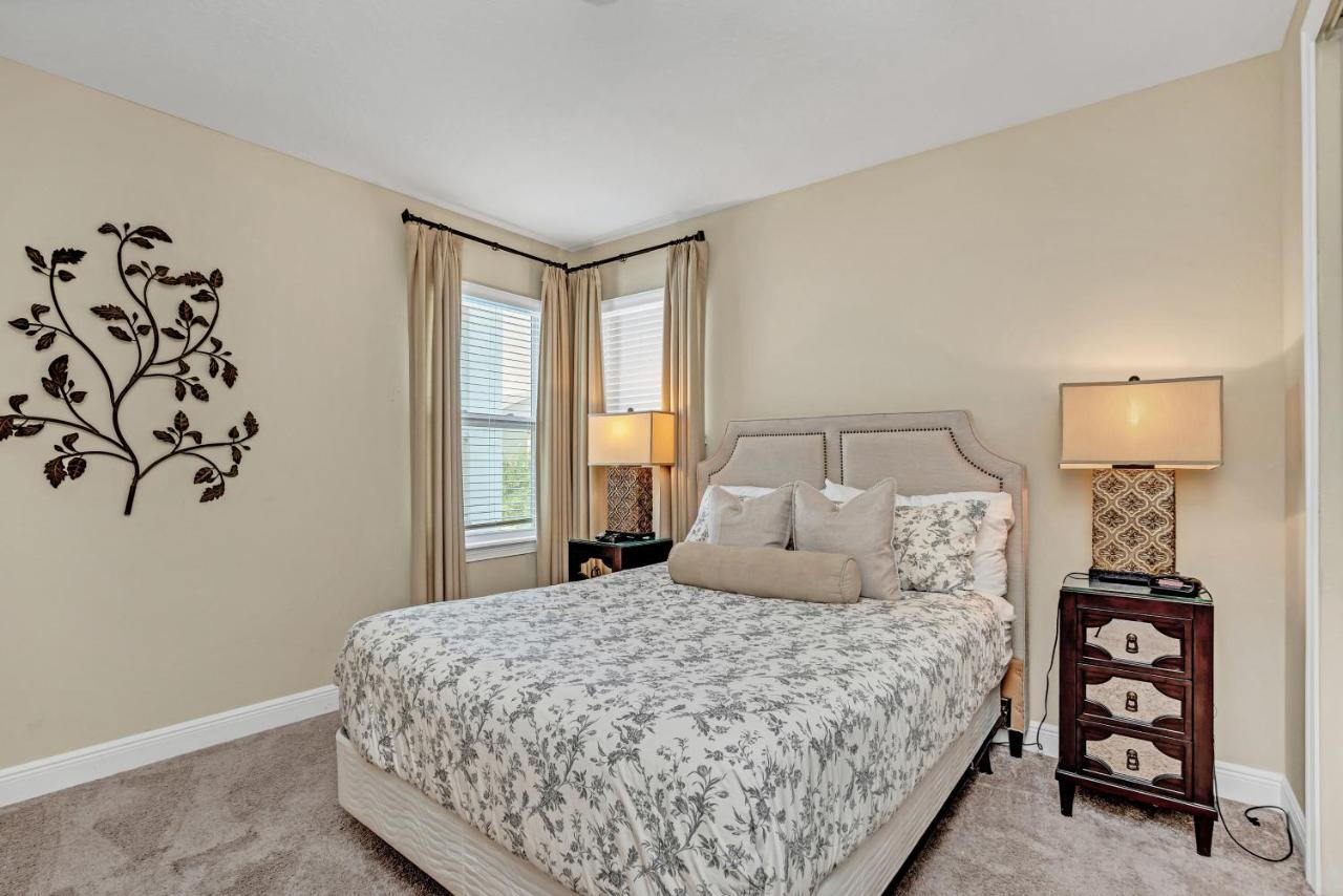 6 Bedroom Vacation With Pool Holiday home Orlando
